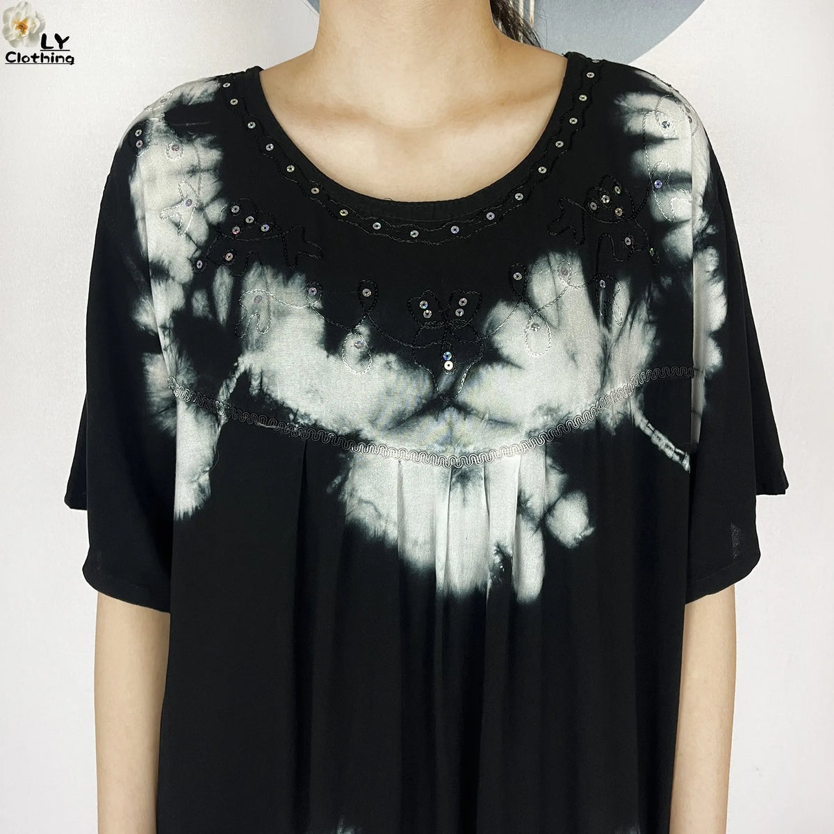 Botanical-print dress neckline and decorative detail in Black & White