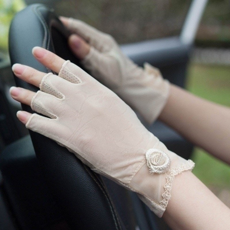 Women’s Lace Half Finger Sunscreen Gloves – Summer Anti-UV Driving Mittens