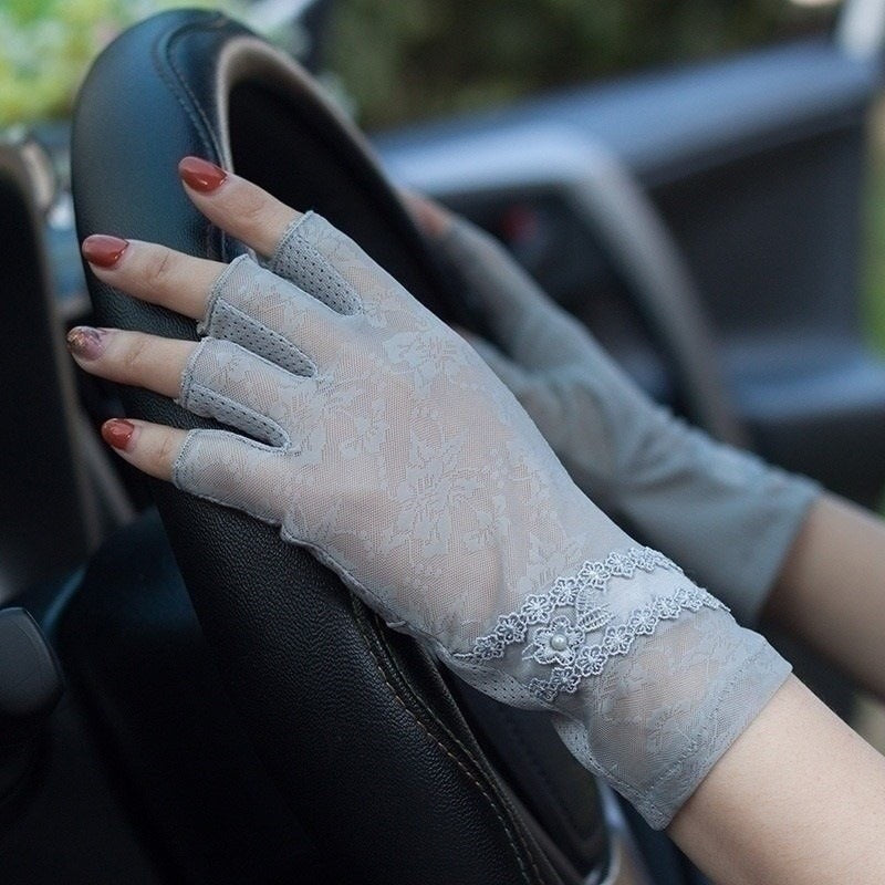Women’s Lace Half Finger Sunscreen Gloves – Summer Anti-UV Driving Mittens