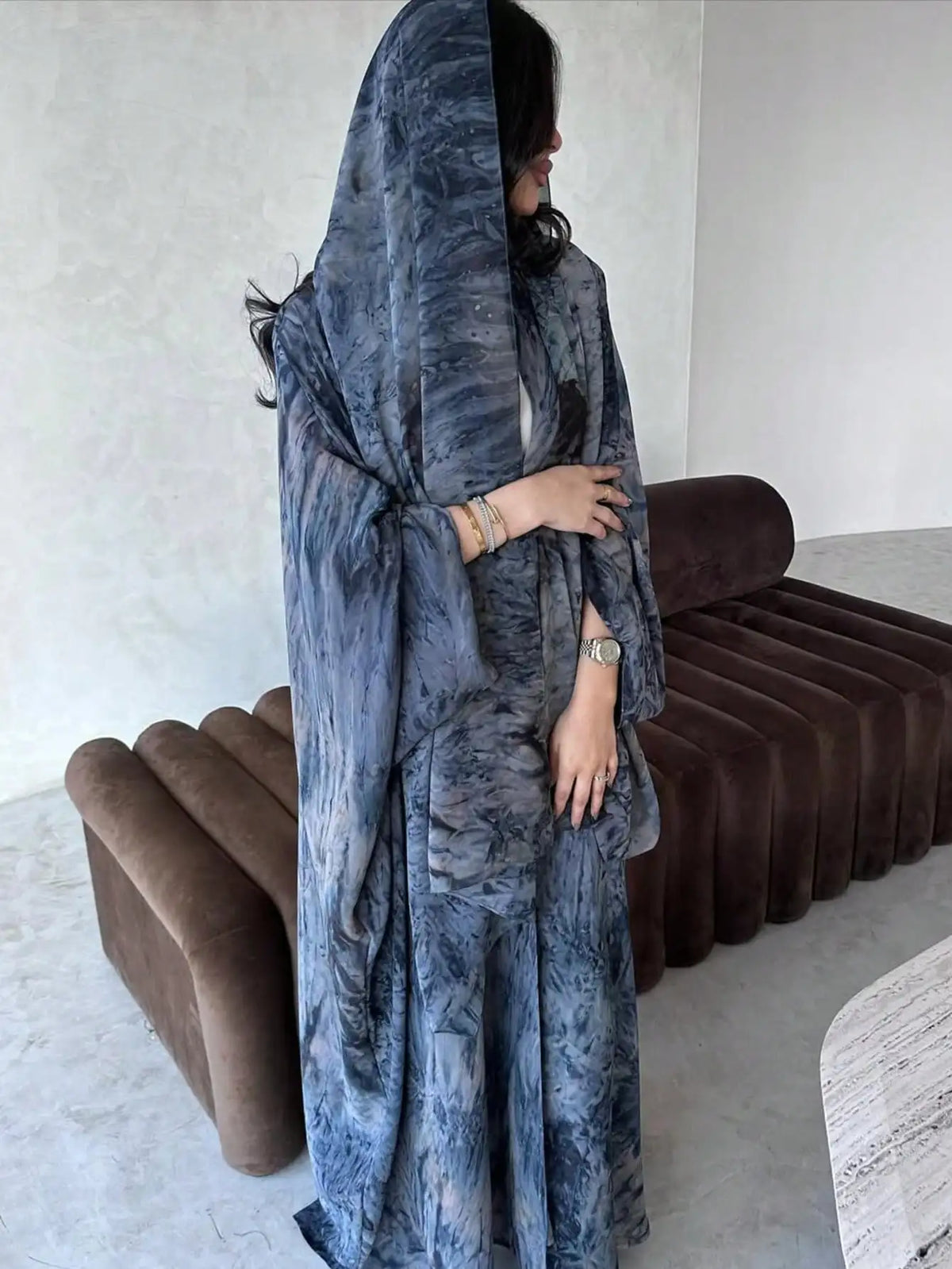 Side view of the blue printed open abaya