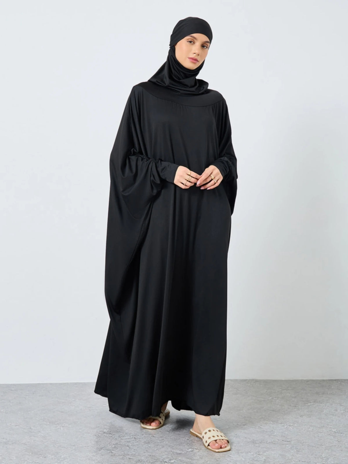 HIA classic hooded prayer dress in black – front view