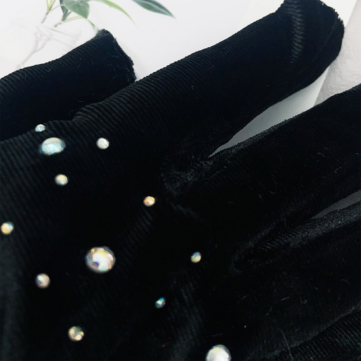 Warm Gold Velvet Gloves – Elegant Long Black Finger Style