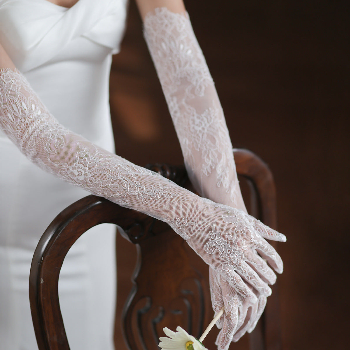 Elegant White Lace Bridal Gloves – Long & Short Tulle Wedding Styles